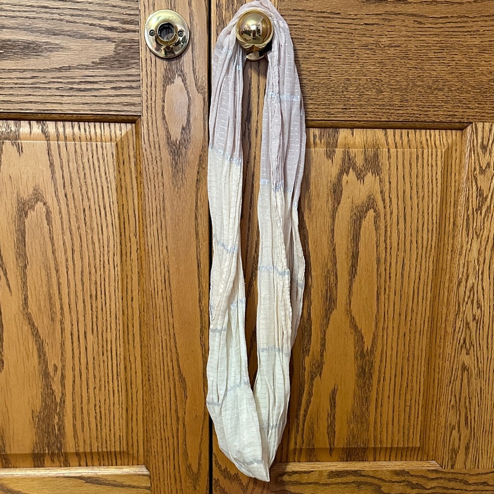 American Eagle Outfitters Cream and Gray Scarf